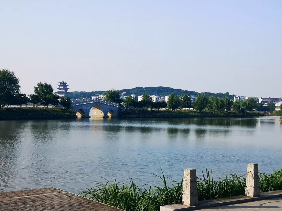  p>西芳桥,位于高塍镇红塔村西芳桥组,桥通长10.20米,桥面长3.