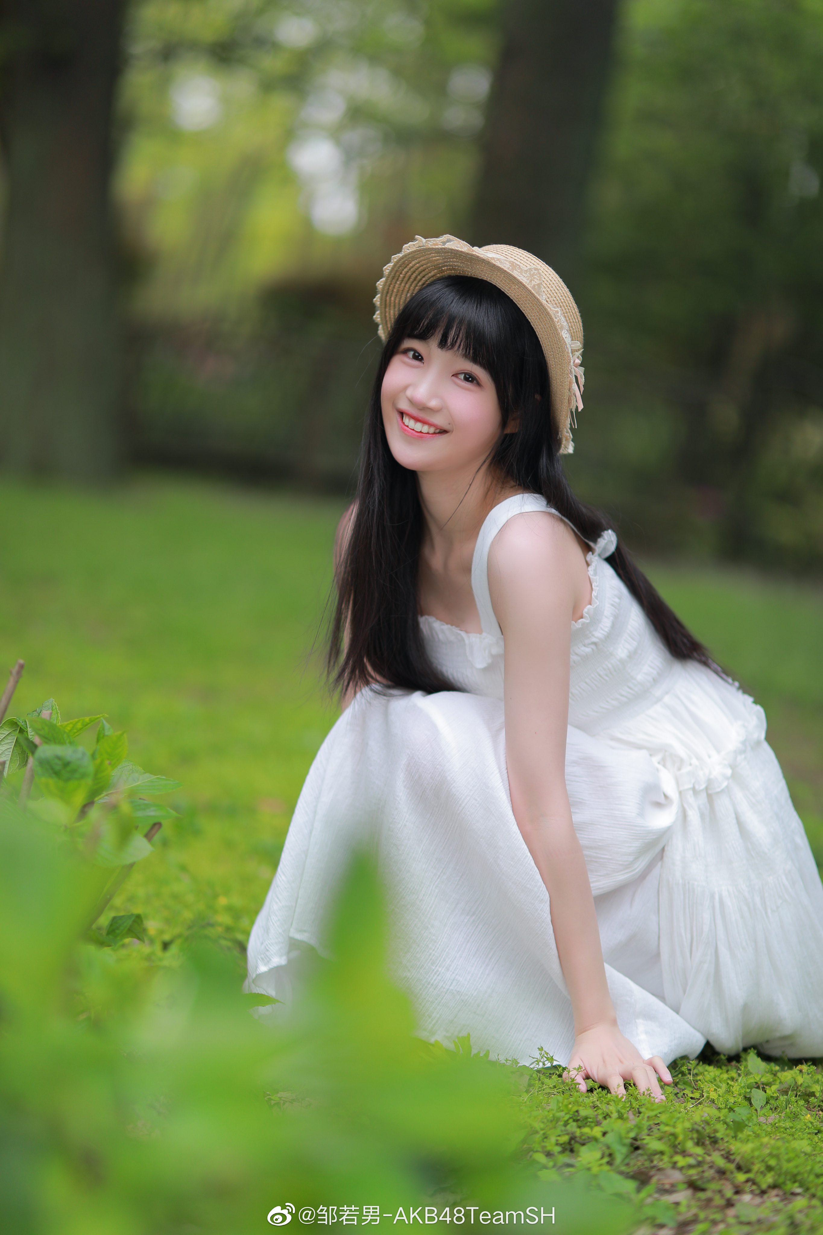  p>邹若男,1998年4月23日出生于江苏省南京市,中