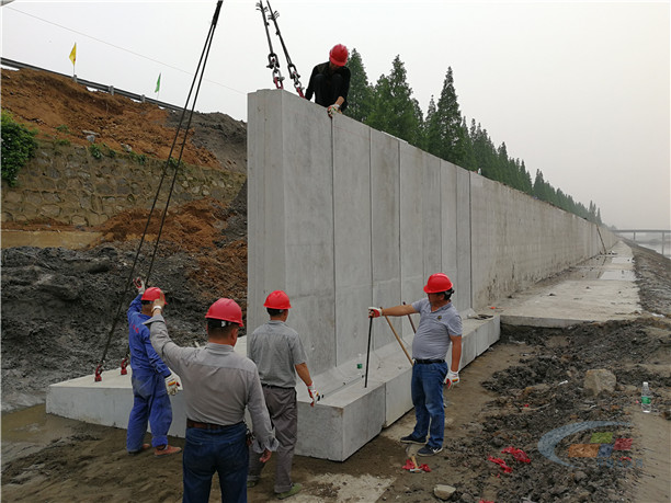 靠自身锚固力或设帽梁,拉杆及固定在可靠基础上的锚板维持稳定的挡土