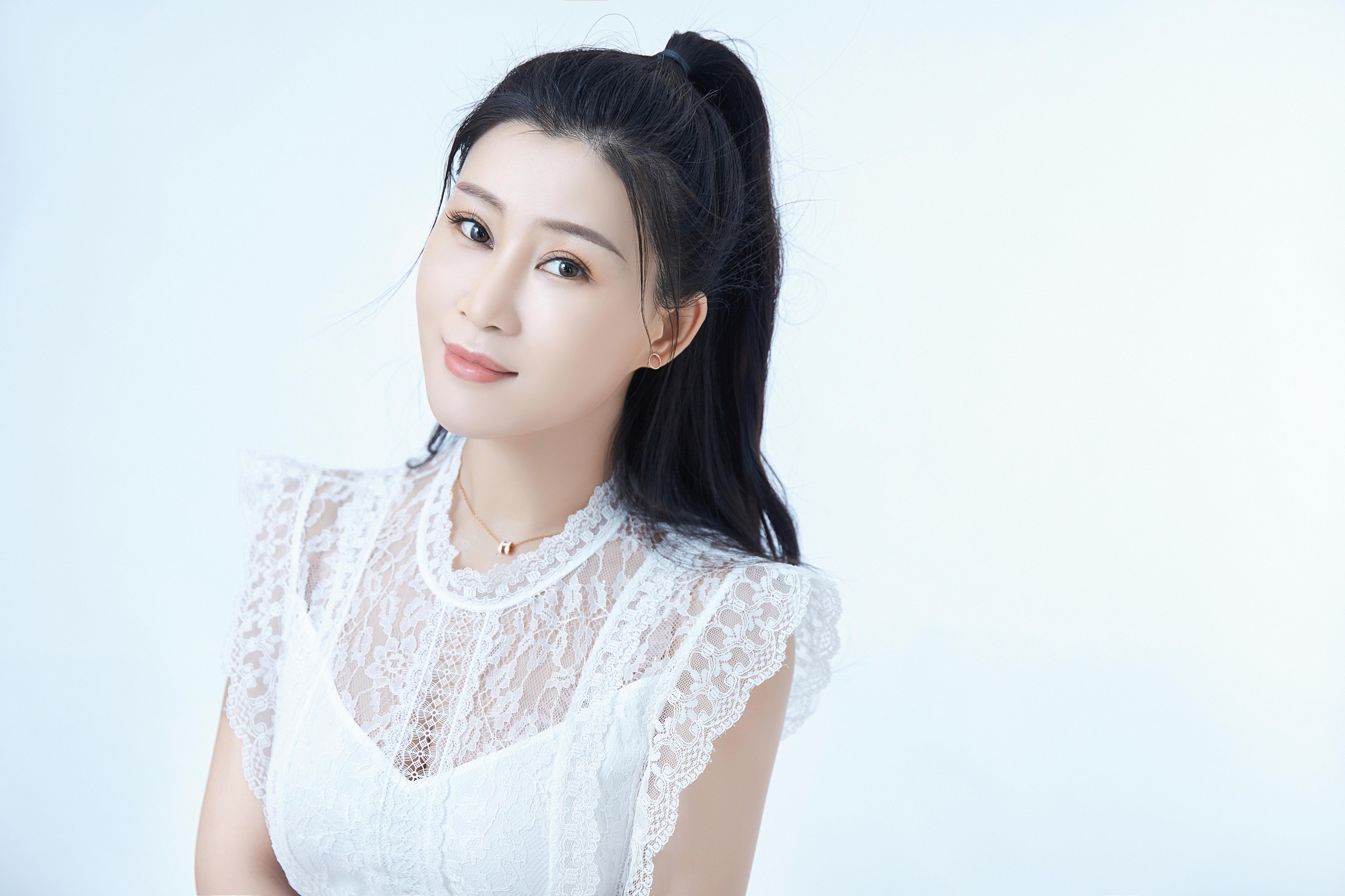 魏桐语,女,歌手,2021年,参加中国教育电视