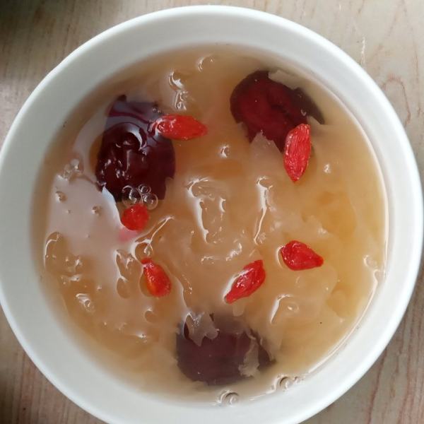 枸杞银耳莲子羹