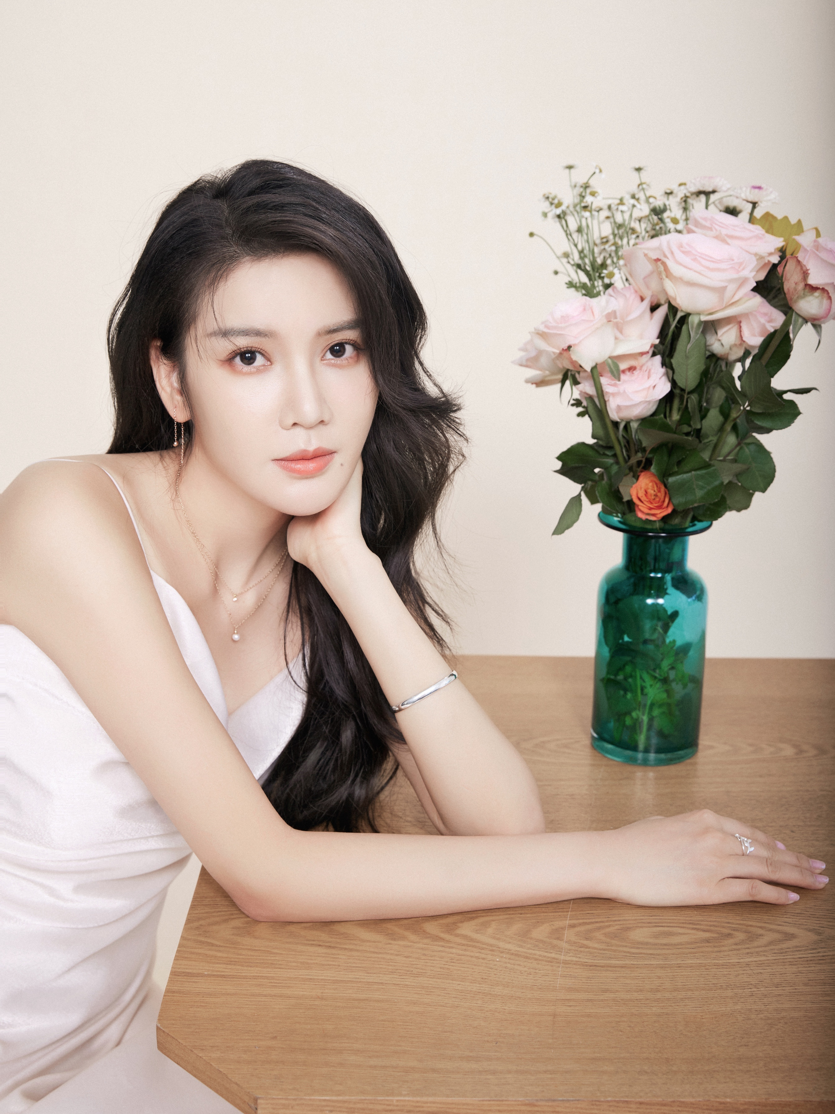  p data-id="gnwir0qm9a">刘凌菱,演员.