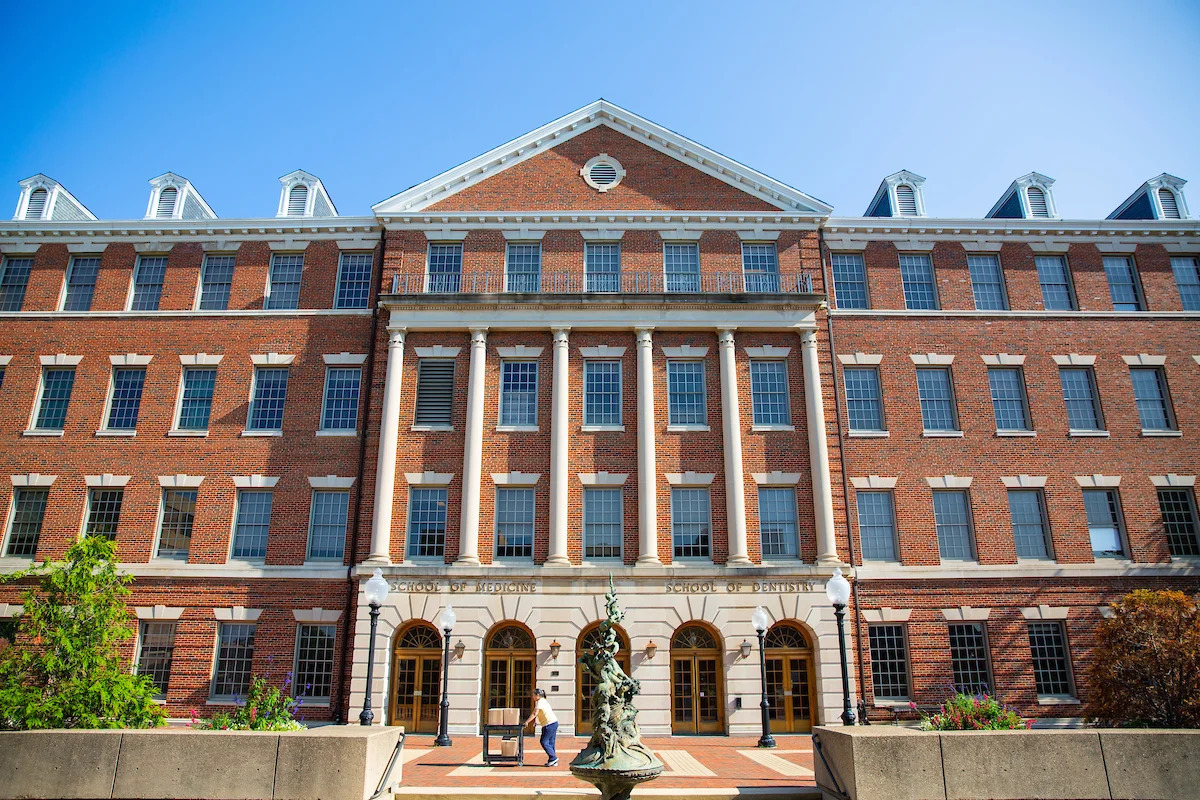 英国医学本科留学费用留学在线