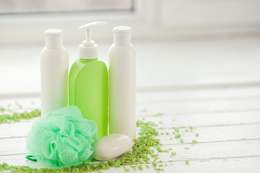  p>沐浴露又称沐浴液,沐浴乳,是沐浴时使用的一种 b>液体清洁剂 /b>