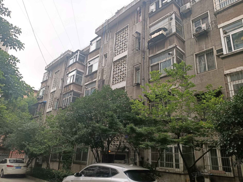  p>长江西路1500号小区位于宝山区泗塘板块,该小区社区成熟,配套齐全