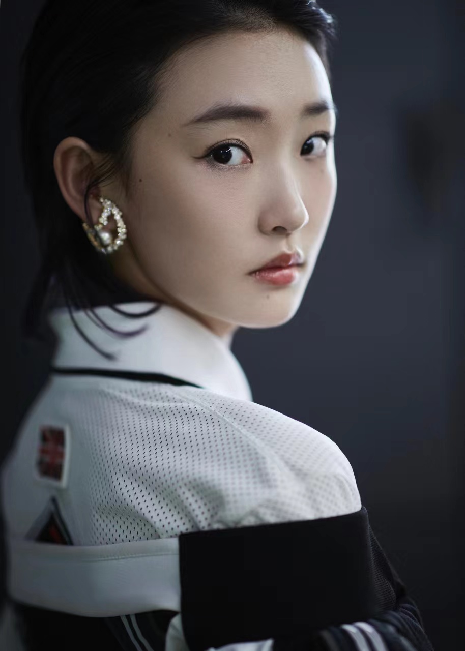  p data-id="gncoen4g4s">周依然,1996年10月30