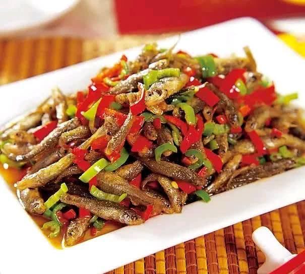 辣椒圈炒火焙鱼