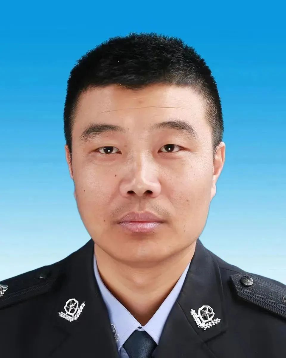 data-id="tf2mqiqhiqgy">布仁毕和,1985年3月出生,现任乌兰浩特市公安