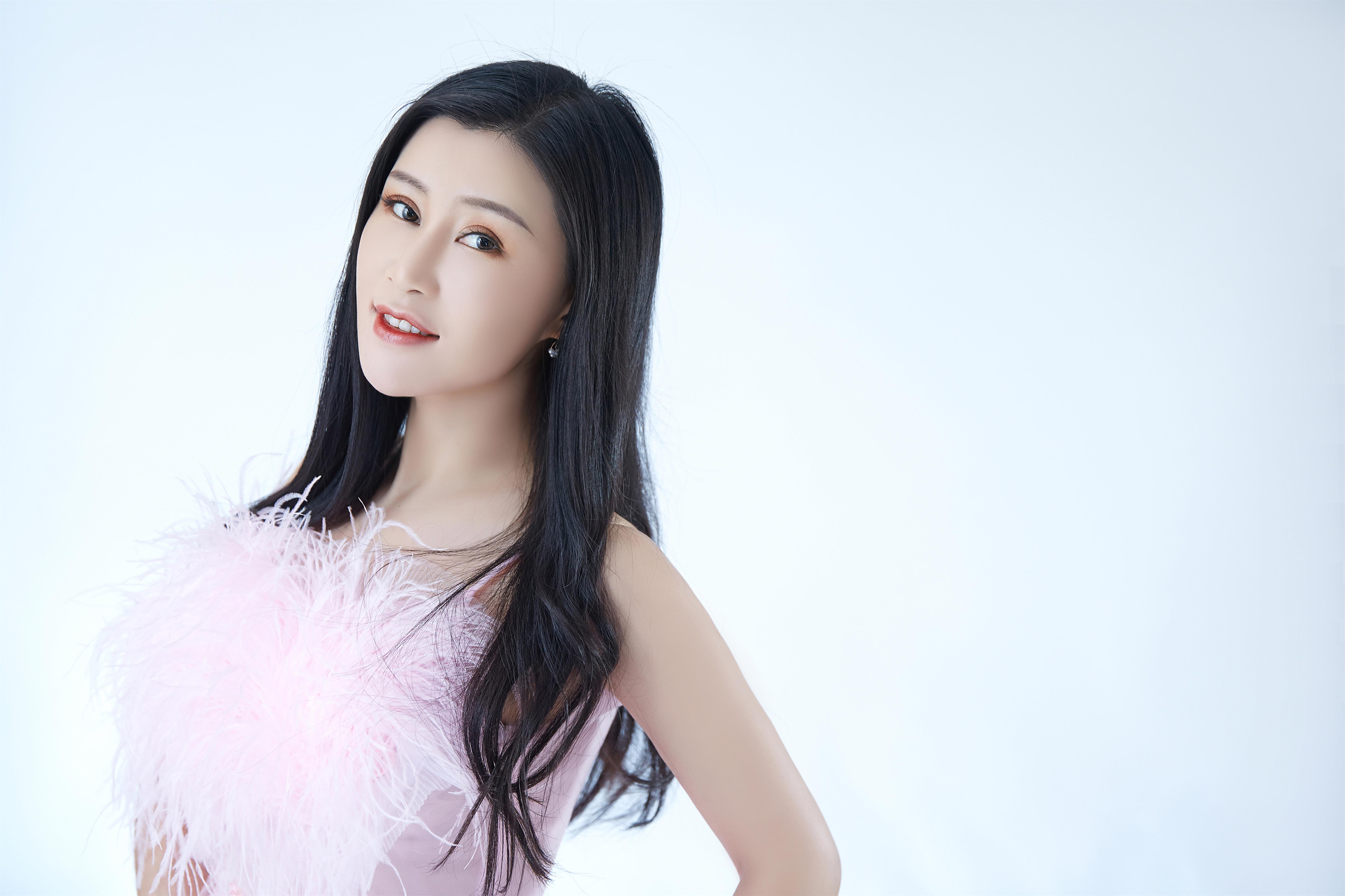 魏桐语,女,歌手,2021年,参加中国教育电视