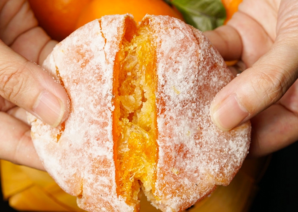  p>柑饼,又称桔饼,金橘饼,是一种颇具特色的食品