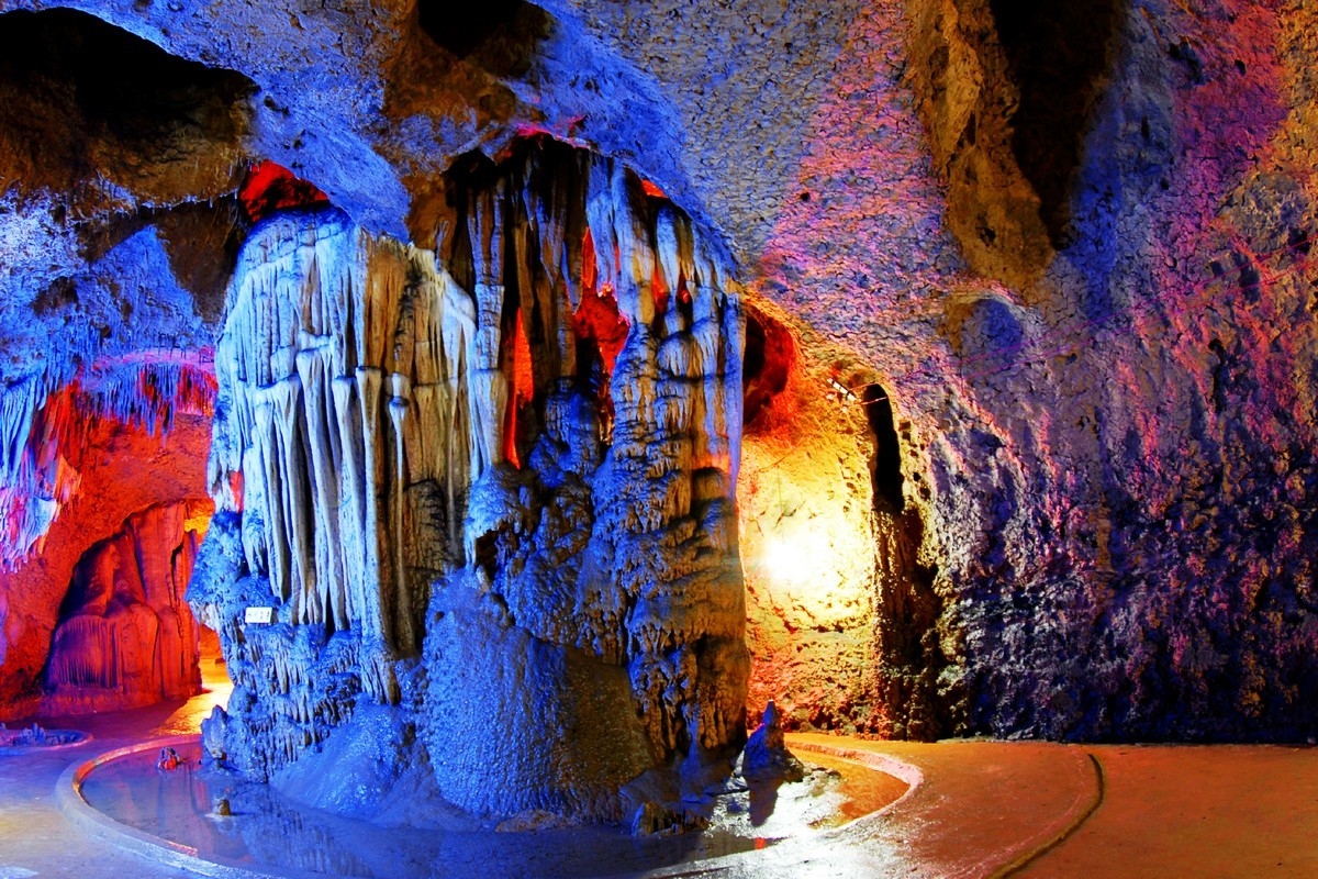 瓮安县老鹰洞风景区