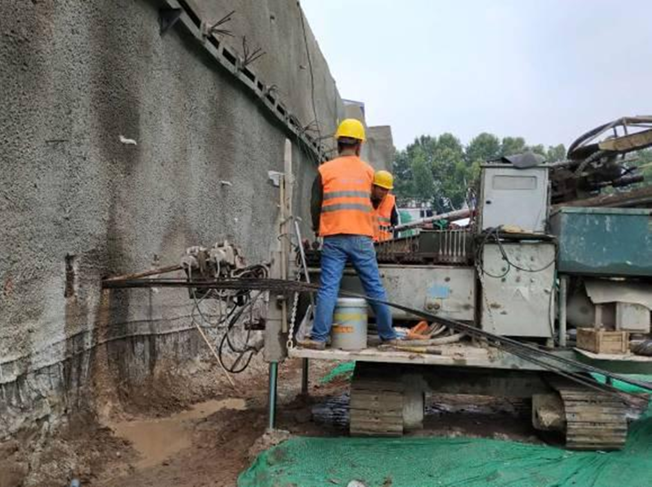 深基坑支护预应力锚索同步钻进,跟锚,注浆扩大头锚固施工工法