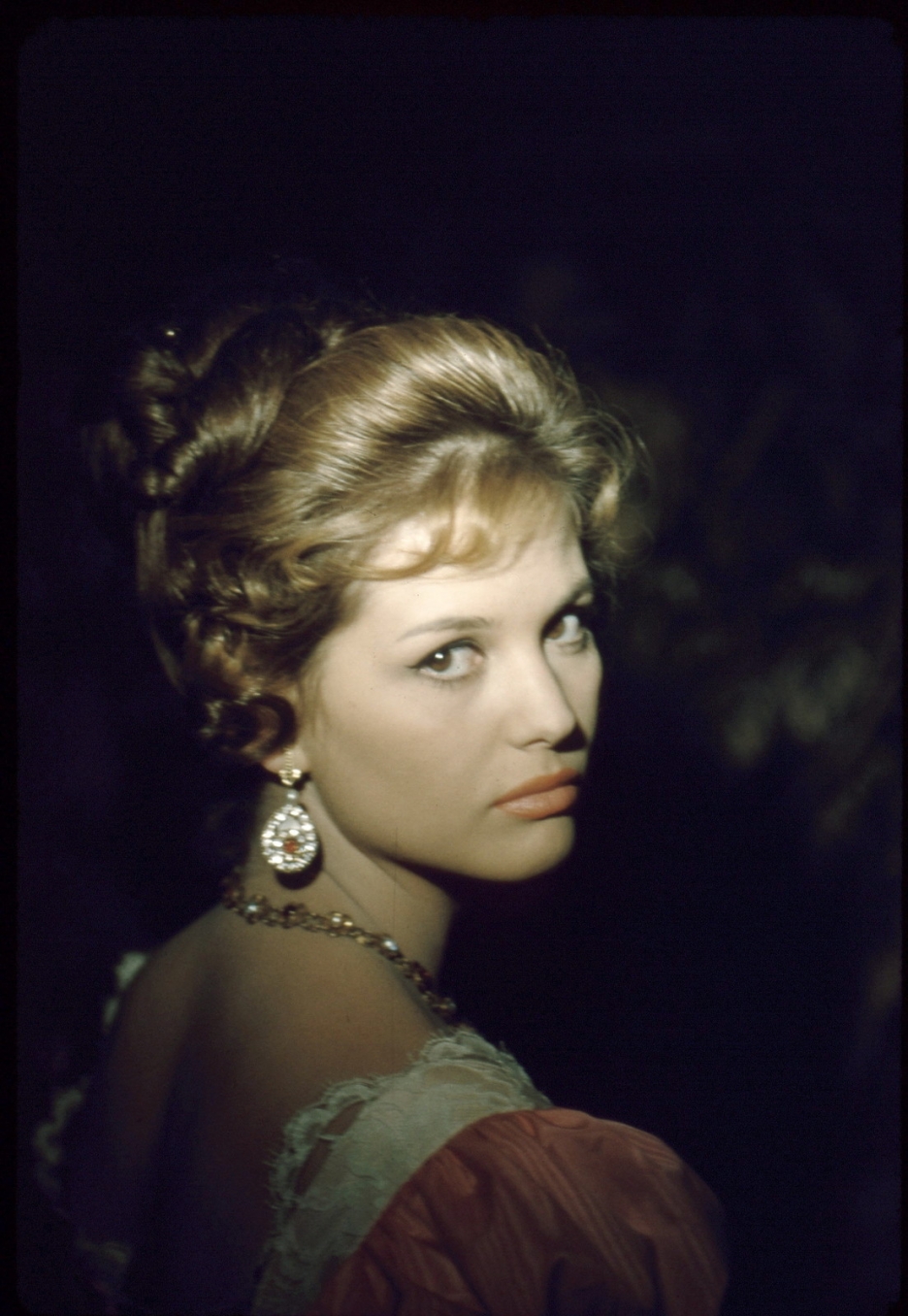  p>克劳迪娅·卡汀娜(claudia cardinale),昵称"cc",1938年4月15日