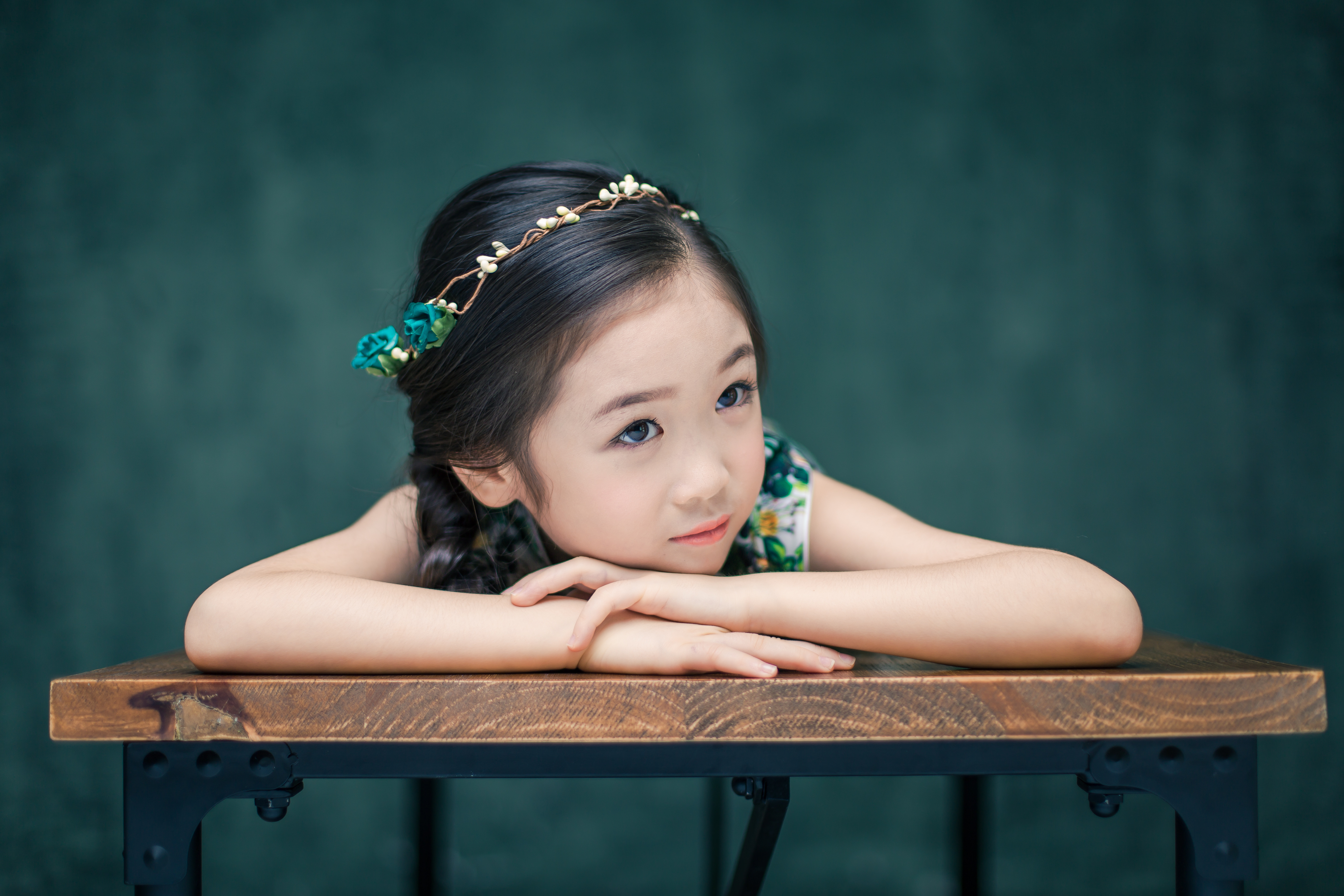  p>邓文怡,2009年11月14日出生于香港,童星,中国香港女歌手.