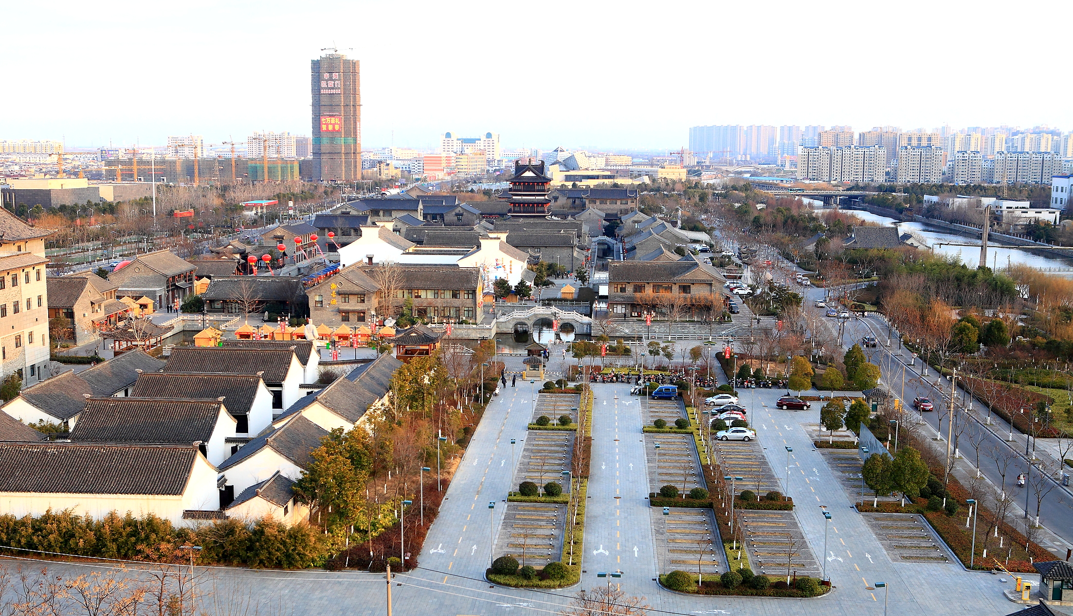  p>盐镇水街是盐城市海盐历史文化风貌区的重要组成部分,位于 a href=