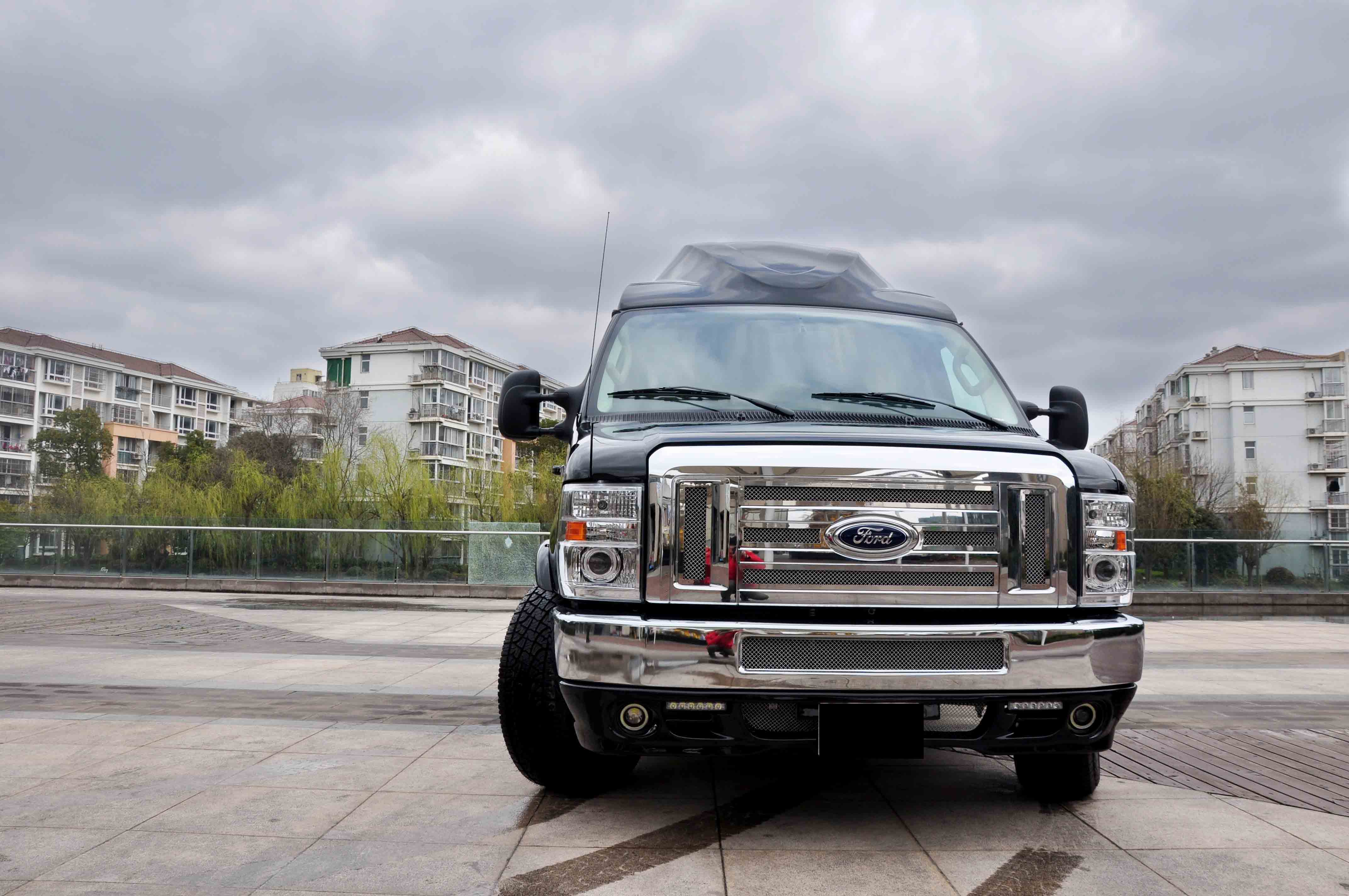  p>福特e350是一款大尺寸豪华 a target="_blank" href="/item/房车