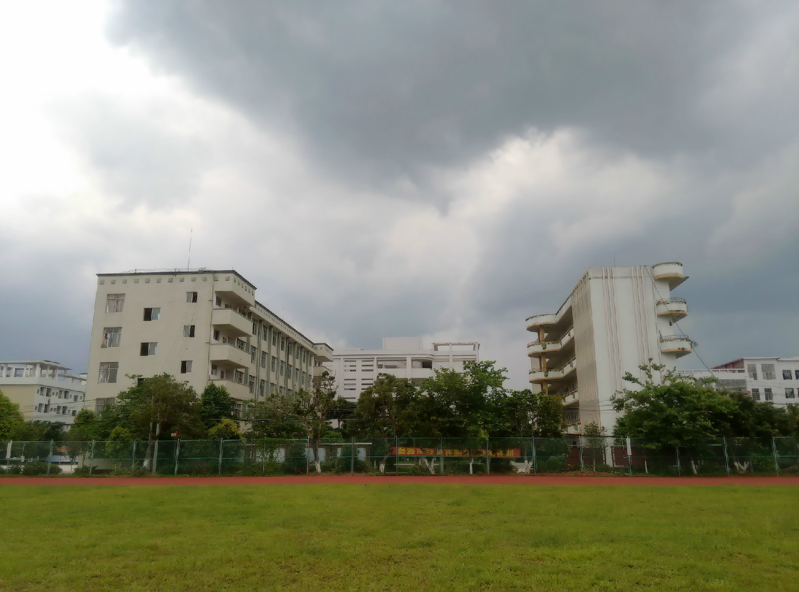 广西容县杨梅中学