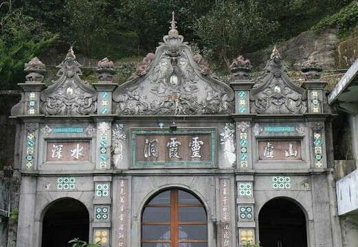 位于杨林镇东南边,距离核桃村委会8公里,距离杨林镇30公里. /p>