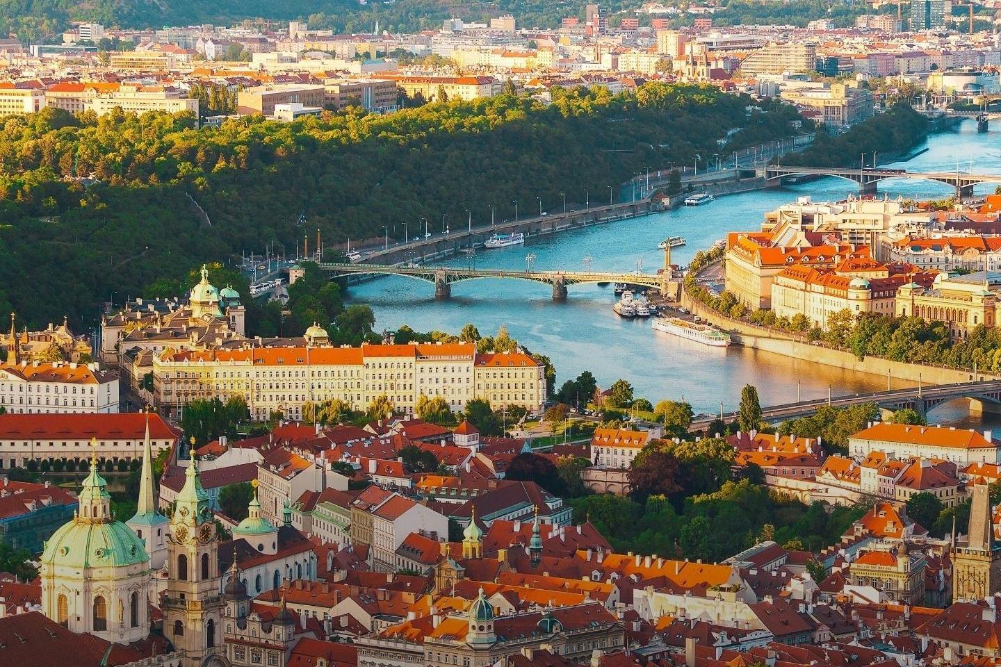 语 /a>:praha)是 a target="_blank" href="/item/捷克共和国/418555"