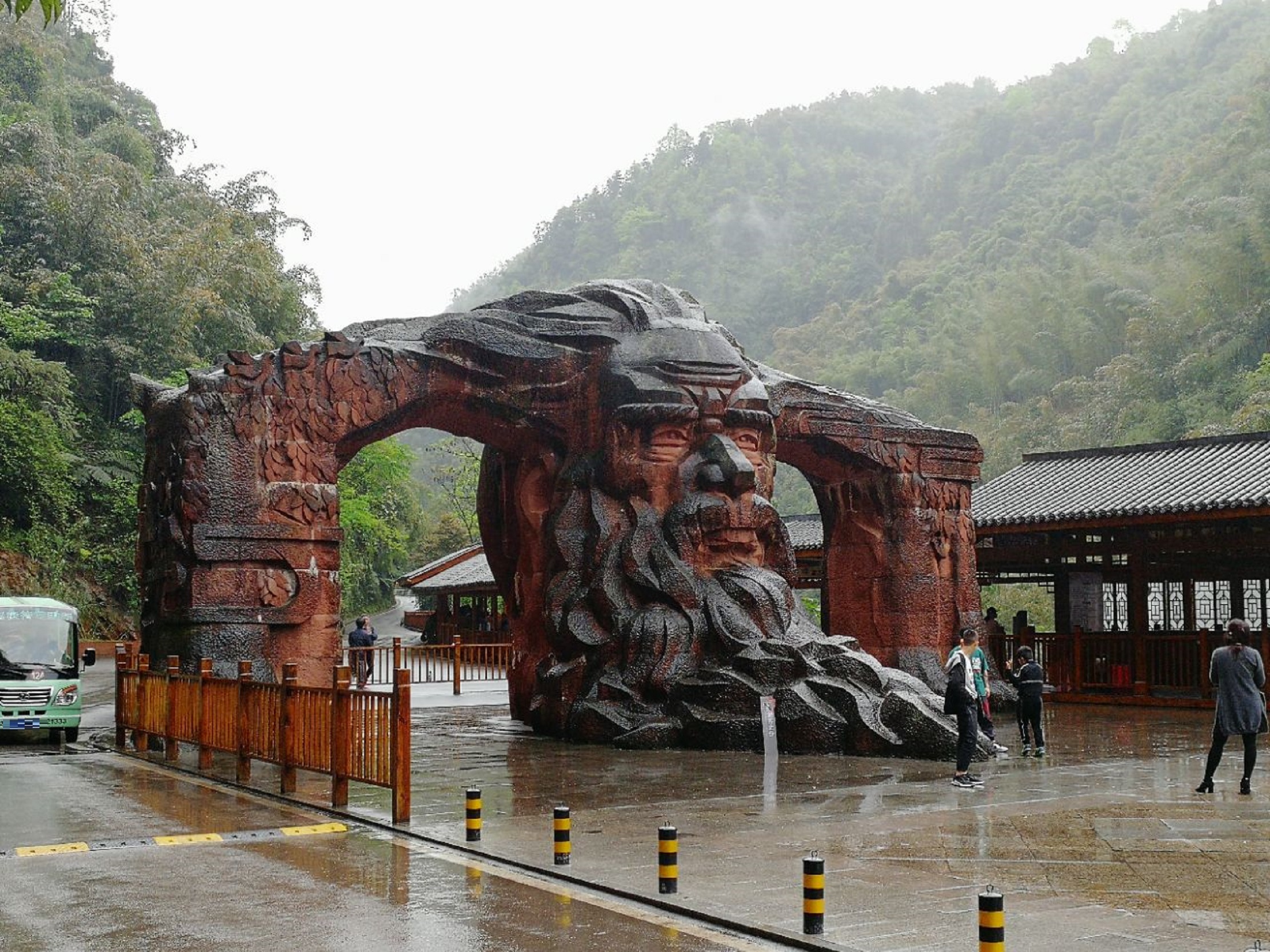 区 /a>·佛光岩景区(原名 a target="_blank" href="/item/五柱峰景