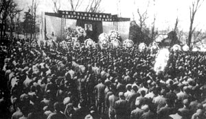  p>1976年3月25日,上海《文汇报》在一篇题为《走资派还在走,我们就要