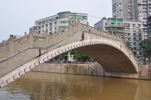  p data-id="gn6tie5j8u">重庆市璧山区文风桥位于正则中学旁边.