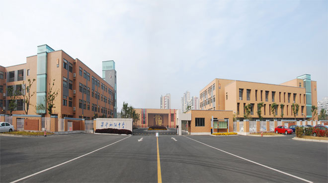  p>张家港市梁丰初级中学成立于2007年8月,属 a href="#" data-lemma