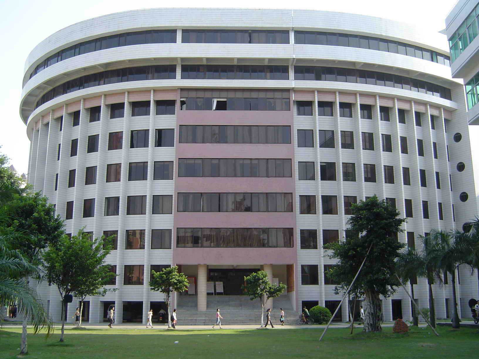  p>华南师范大学历史文化学院,在原华南师大历史系的基础上于2005年