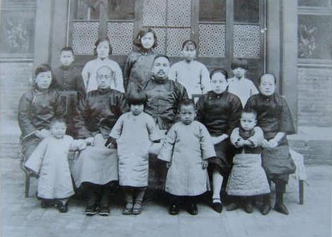  p>梁漱溟(1893年10月18日—1988年6月23日),蒙古族,原名焕鼎,字寿铭