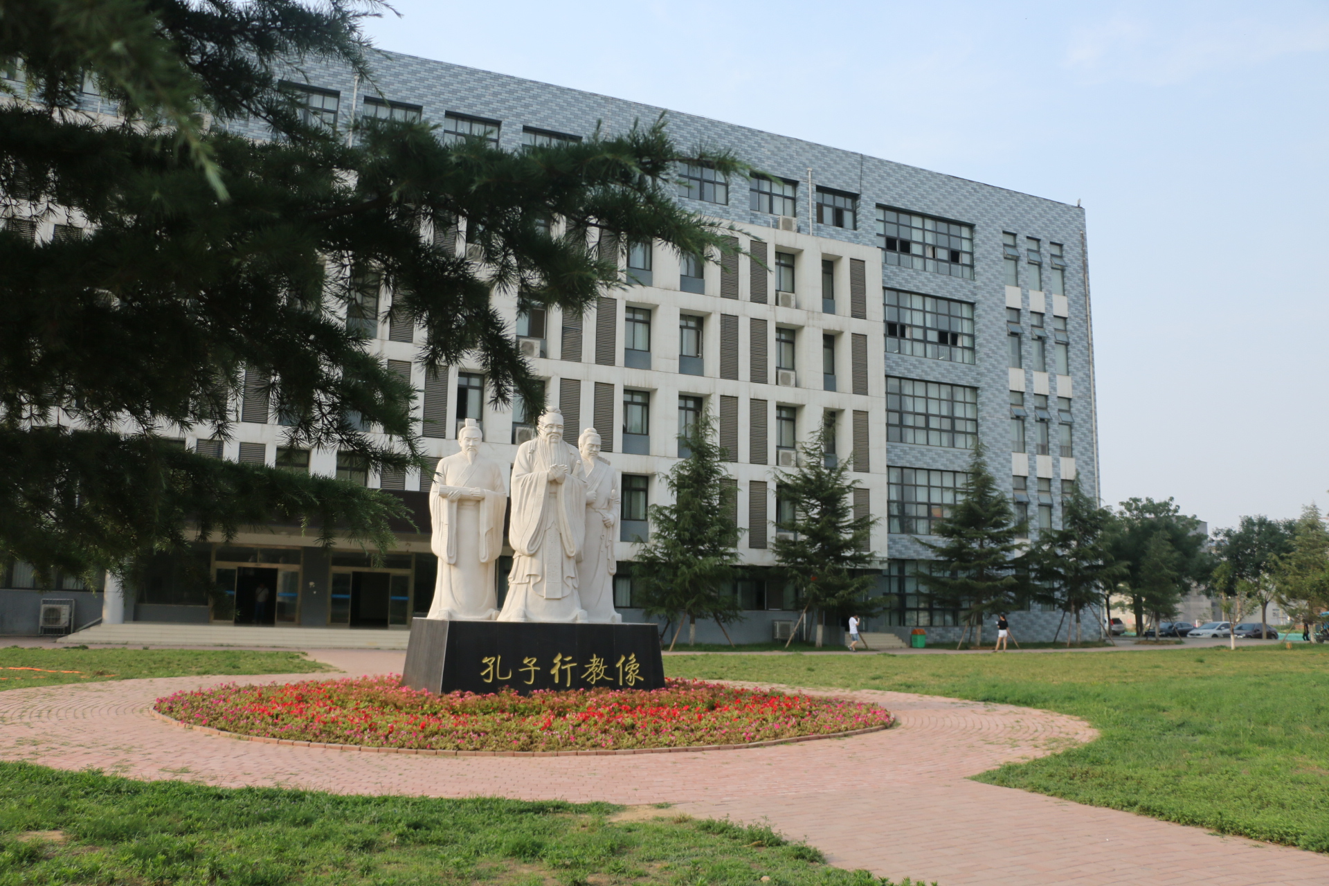  p>河南工业贸易职业学院位于 a target="_blank" href="/item/郑州市