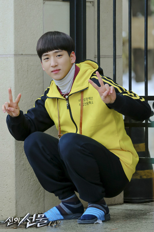  p data-id="gnrzmdhnwl">车善玗,艺名baro,1992年9月5日出生于韩国全