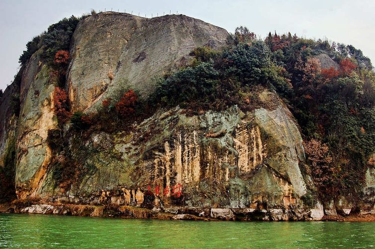 data-lemmaid="3048543">当阳百宝寨 /a>风景名胜区位于湖北省中部 a