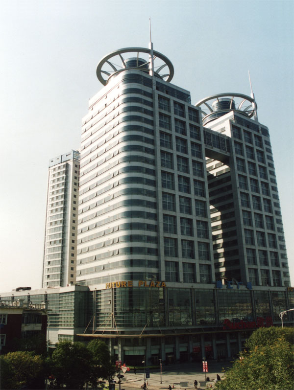  p>峰汇广场紧邻天津市中环线围堤道,位于迎宾干线友谊路以东,黄埔南