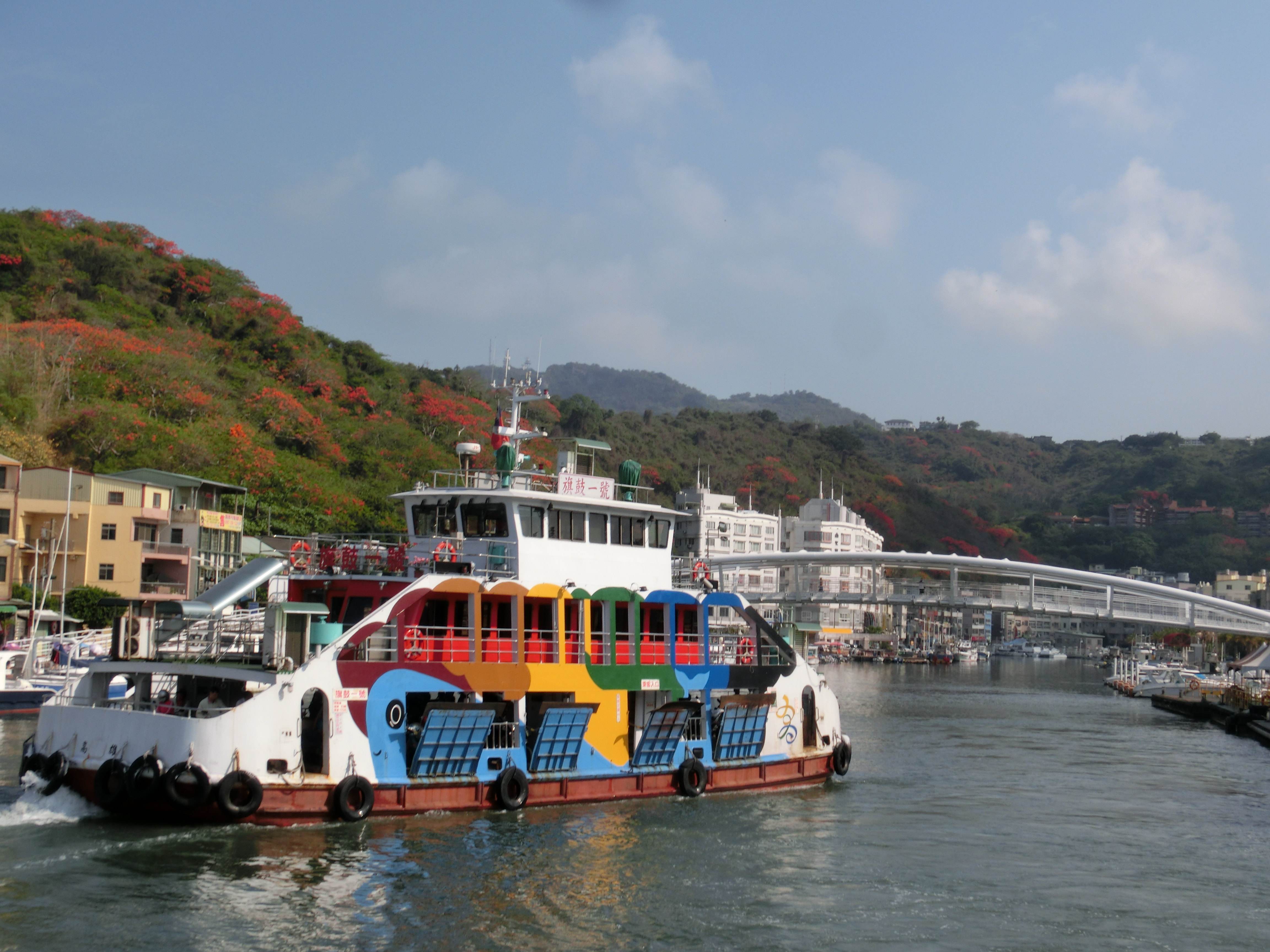  p data-id="gnwtbgueav">旗津位在台湾高雄港的西南侧,是一个狭长的