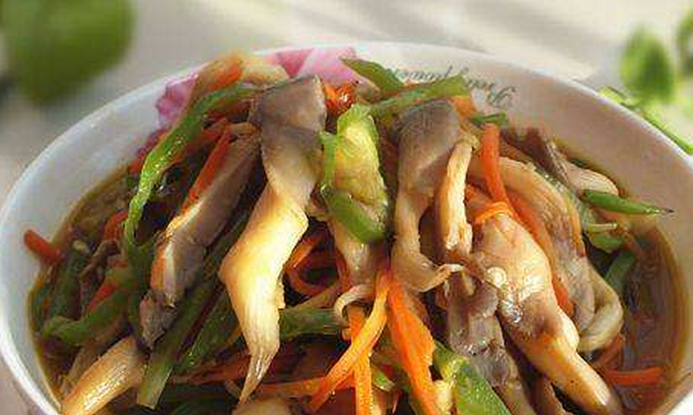 胡萝卜平菇炒香菜