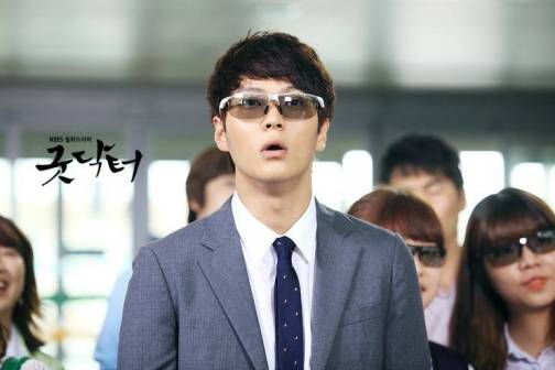 《good doctor》中饰演朴施温（中）