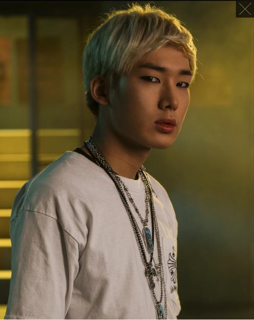 原由光行,宥晟,泰云,努里,晟敏加上mnet"superstar k3"出身的辛钟国