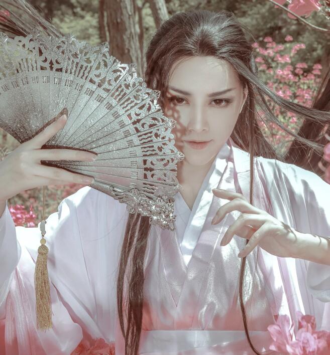  p>kenn王爷是coser之一,昵称:rabid(笔名)kenn王爷,啃啃,啃爷等,1988