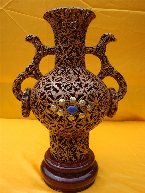  p>山核桃工艺品是历史悠久的传统手工艺珍品.