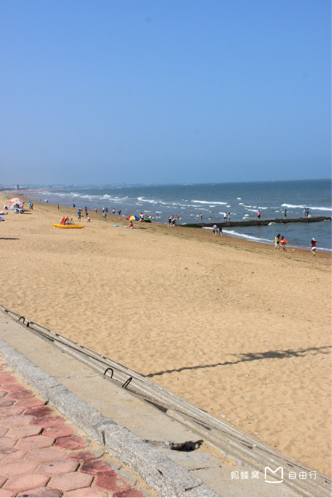 日照万平口海滨风景区,位于山东省<a target