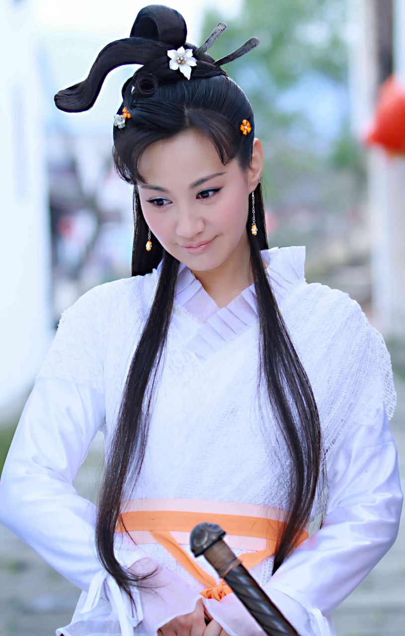 6w">白灵,是电视剧《 a target="_blank" href="/item/活佛济公/6158"