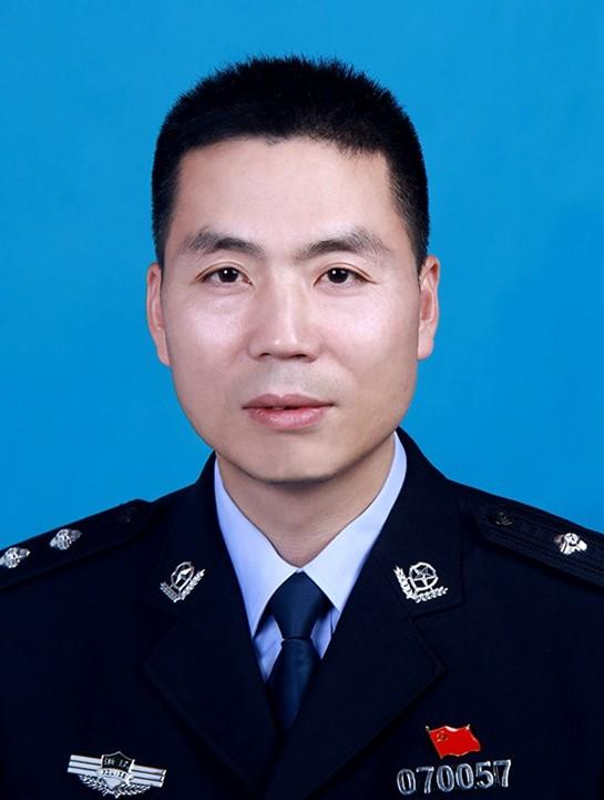 曾任台州市三门县人民政府副县长,县公安局局长.