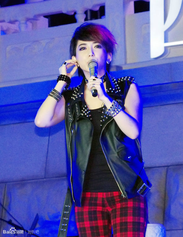  p>刘忻(moraynia),1984年6月8日出生于黑龙江省哈尔滨市南岗区.