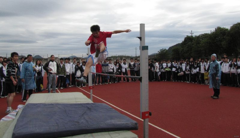 d28k">院桥中学位于 a target="_blank" href="/item/黄岩区/6431218"