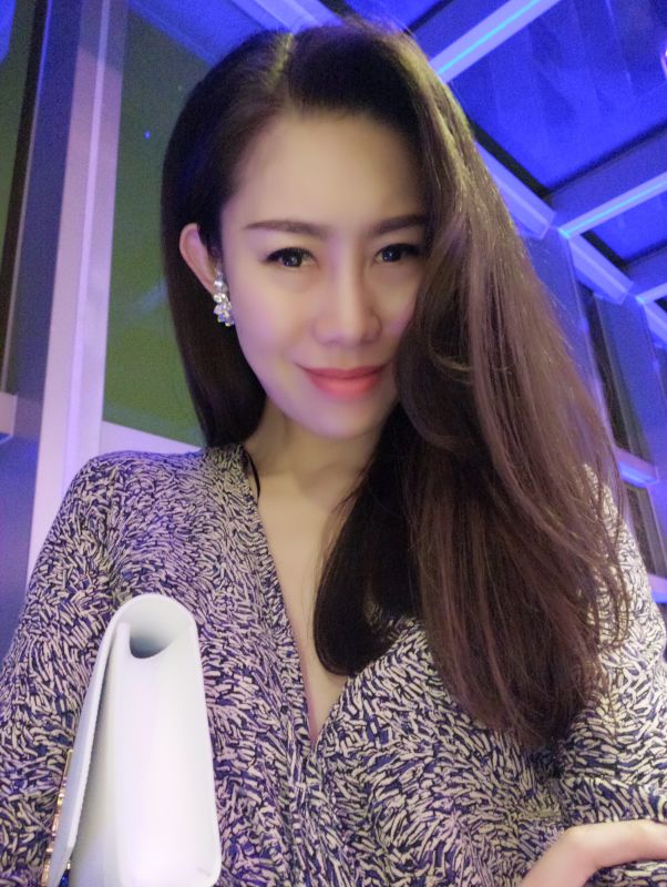  p data-id="go0360no3y">文静,出生于山东青岛,原名邹文静,毕业于 a