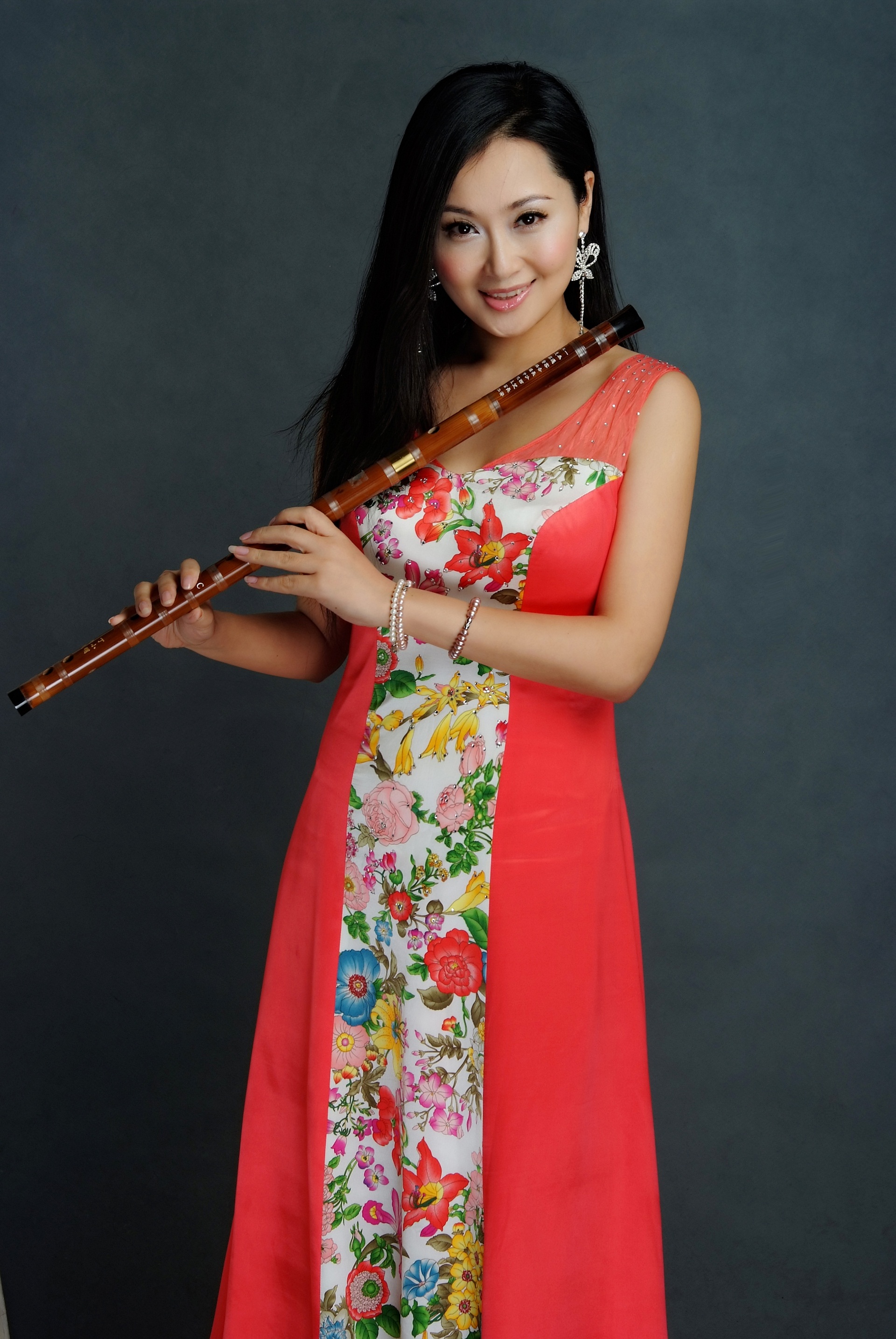  p>陈悦,出生于浙江杭州,中国 a target="_blank" href="/item/笛箫