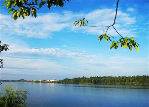  p data-id="gnassxbs1c">赤马湖位于浏阳市西北部.