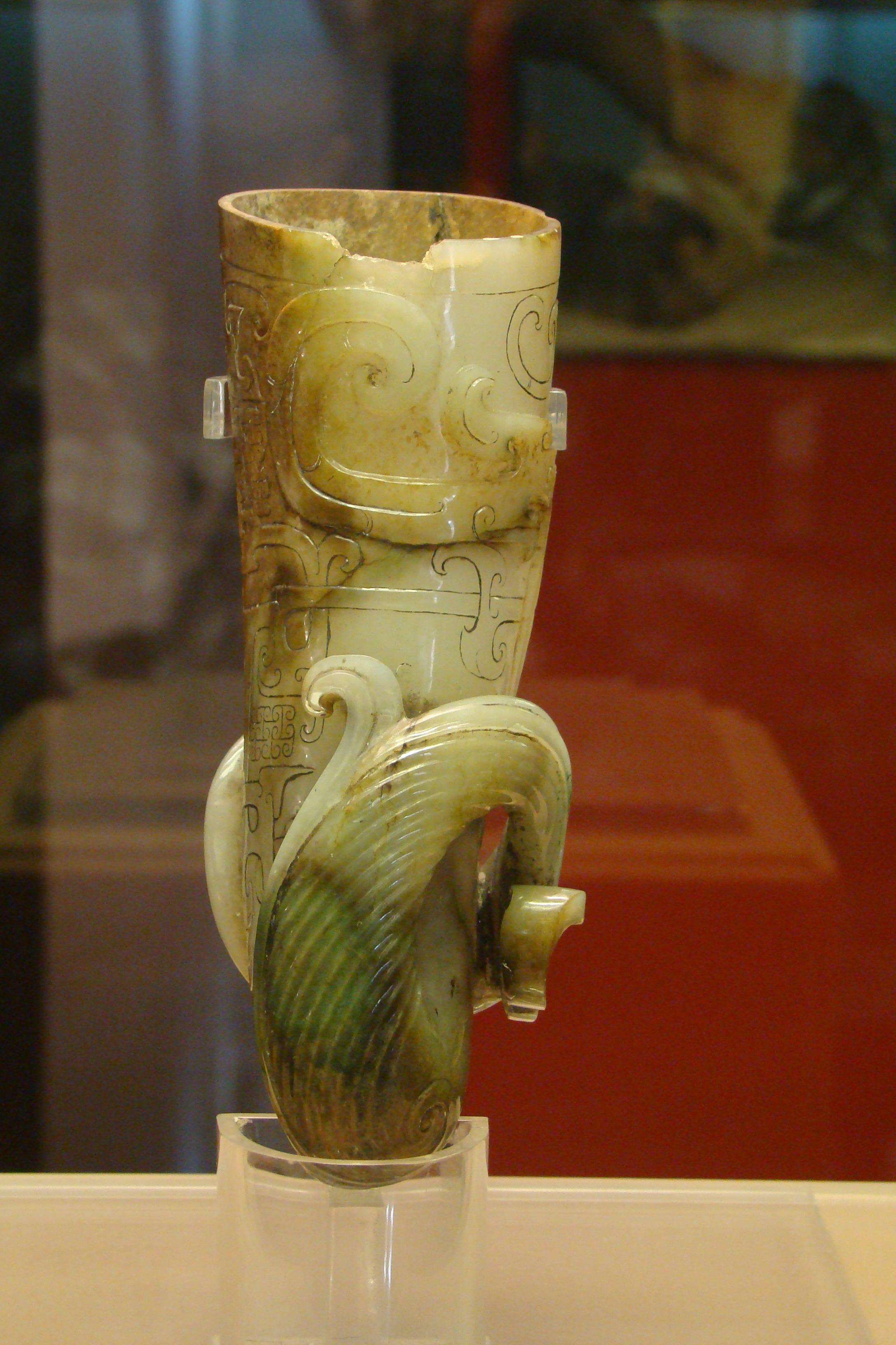  p data-id="tvl2d9vdveqs">玉角杯是西汉时期文物,高18.4厘米,口径5.