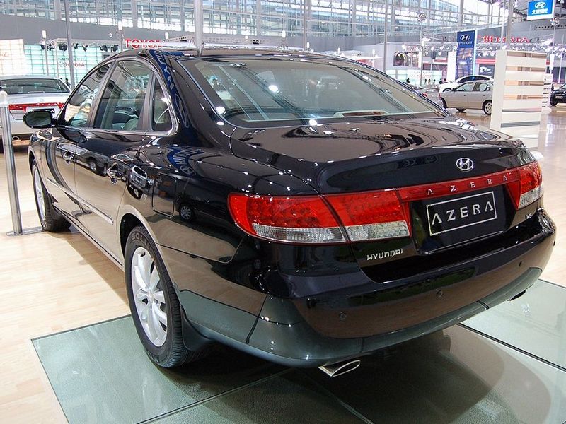  p>雅尊是韩国现代公司推出的前轮驱动模式高级轿车,从1986年开始生产