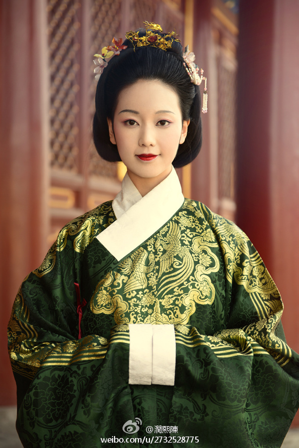  p>汉服,全称是"汉民族传统服饰",又称汉衣冠, a href="#">汉装 /a>, 